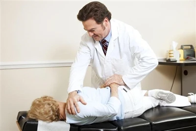 العناية بتقويم العمود الفقري: كن رائدًا في الصناعة مثل The Joint Corp وAspen Medical Products ومر...